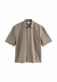 Camisa de manga corta con botones en marrón con un patrón de cuadros. Tela ligera, cuello estándar y cinco botones delanteros.