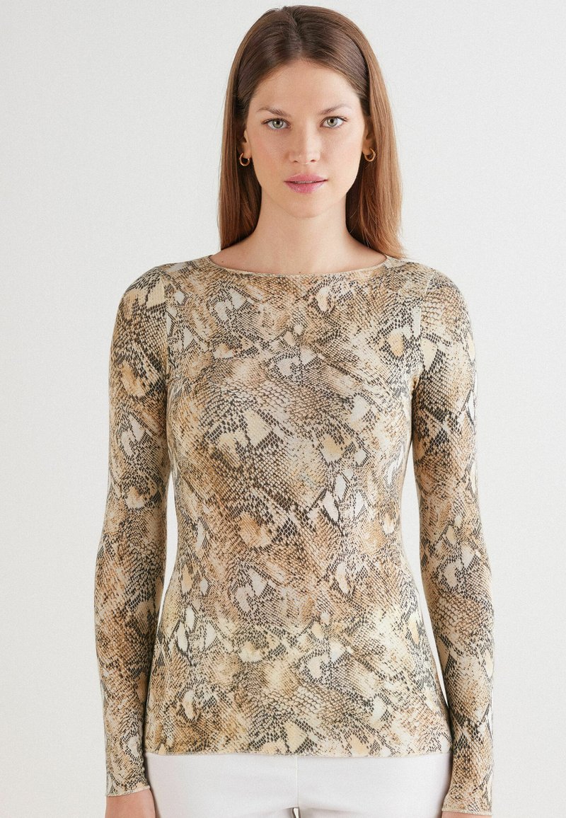 Langarmtop in een slangenprintpatroon met tinten bruin, beige en zwart. Zachte, rekbare stof met een ronde hals.