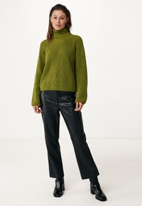 Mexx WITH ROLL NECK - Strickpullover - ochre green
