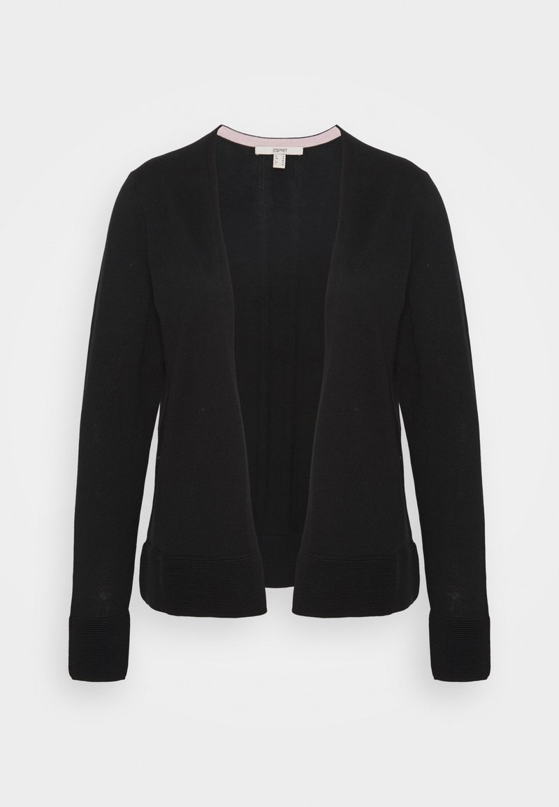 Cardigan noir ouvert sur le devant avec des poignets et un bas côtelés, manches longues, et une bordure intérieure rose clair au niveau du col.