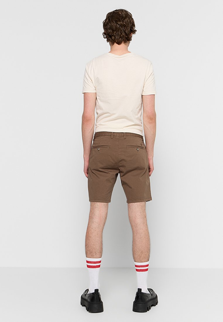REGULAR FIT