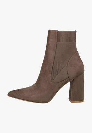 Steve Madden Kotníková obuv - grey