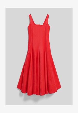 Robe midi rouge sans manches avec corsage ajusté et jupe évasée, présentée à plat sur un fond gris.