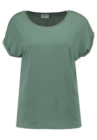 Grön kortärmad T-shirt i mjukt tyg med en vid halsringning och uppvikta ärmslut för en avslappnad passform. Inga m önster eller accenter synliga.