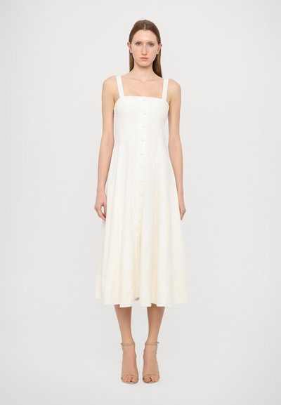 Weißes Leinen-Midi-Kleid mit breiten Schulterträgern, Knöpfen vorne und lockerer Passform, ausgestattet mit einer glatten Textur und einem leicht ausgestellten Rock.