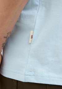 Jack & Jones PLUS SIZE - Nyomott mintás póló - skyway