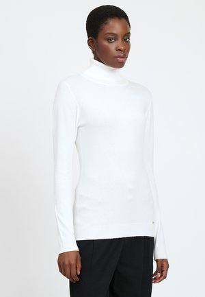 Maglione bianco a collo alto realizzato in materiale morbido, con maniche lunghe e accenti a coste col colletto e l'orlo.
