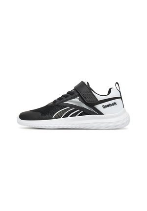 Czarno-białe buty sportowe Reebok z wiązaniem i zapięciem na rzep, cholewką z siateczki oraz miękką białą podeszwą, widziane z boku.