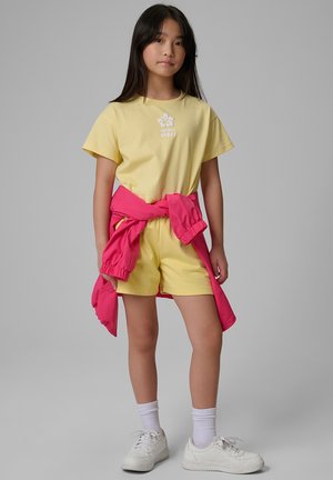 4F, 4F SPODENKI DRESOWE DZIEWCZĘCE - BIAŁE 140 (9-10 LAT) - Short de sport - yellow