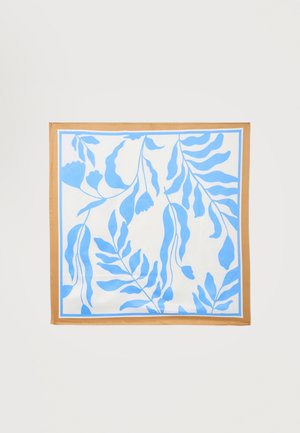 Foulard carré avec motifs abstraits de feuilles bleu clair sur fond blanc et bordure beige.