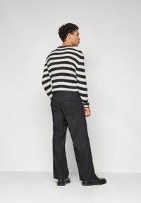 DRYKORN WYDER - Kelnės - black