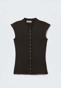 Ermeløs, mørkebrune topp med en mock krage, med en frontlukking med knapper i sølvfarge og en tettsittende design.