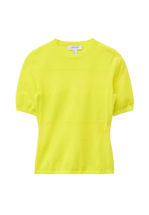 Haut jaune à manches courtes en maille avec encolure ras-du-cou et poignets côtelés, présenté sur un fond blanc.