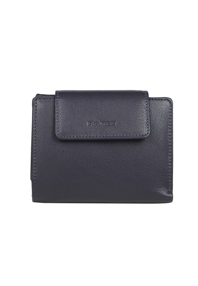 Cartera de cuero azul marino con textura suave, forma rectangular, cierre de solapa superior, marca sutil y detalles de costura.