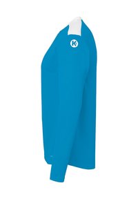 Langærmet skjorte i klart blåt materiale med en hvid skulderaccent og logo på overarmen. Glat tekstur og atletisk pasform.