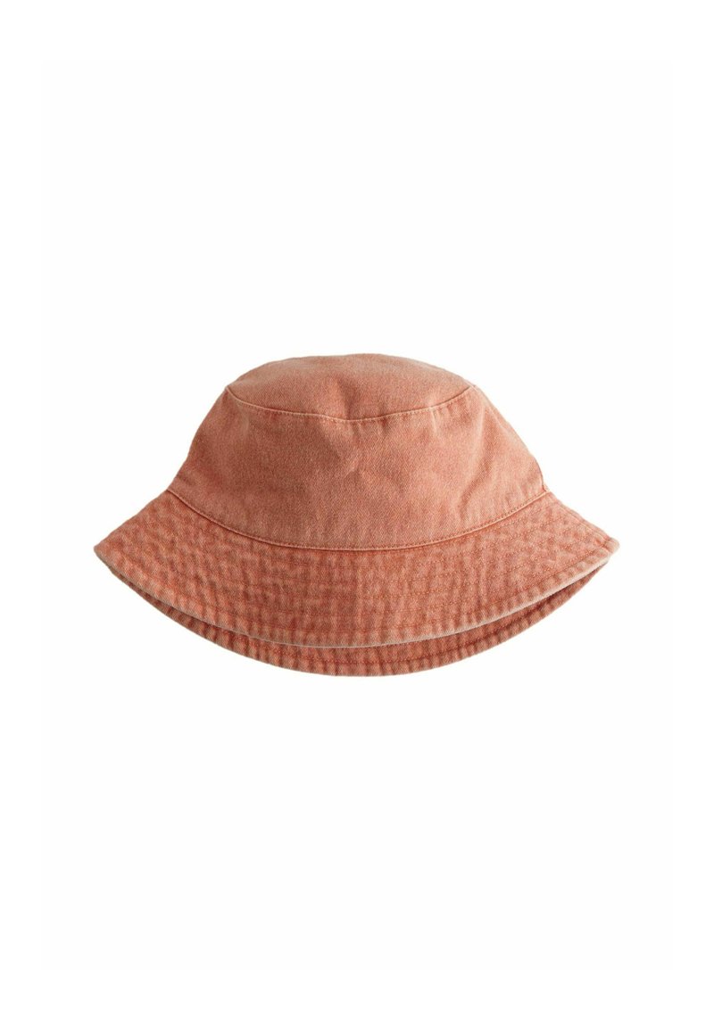 Bucket hat i mjuk, urtvättad korallfärgad tyg. Har en bred, flexibel skärm och en strukturerad yta. Sömnadsdetaljer vid basen.