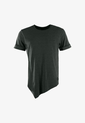 Donkergrijs t-shirt met korte mouwen en een ronde hals, voorzien van een klein borstzakje en een diagonale onderzoom. Zachte, gestructureerde stof.