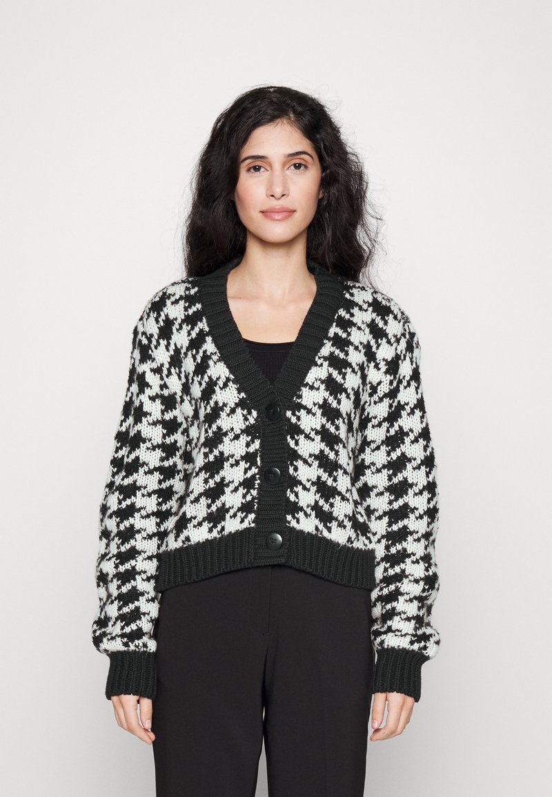 gina-tricot-petite-rosemary-cardigan-neuletakki-black-musta