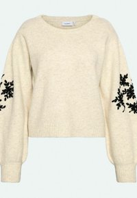 Cremefarbener Pullover aus weichem Stoff mit lockerer Passform, der schwarze florale Stickereien an den Ärmeln und gerippte Bündchen aufweist.