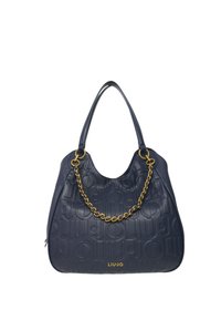 Borsa a tracolla in pelle navy con motivo logo inciso, forma morbida, doppi manici e dettaglio della catena dorata. Presenta una chiusura con zip.