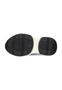 Suela de zapato de goma negra con un patrón de agarre y detalles de indentación, que presenta un acento blanco a lo largo de la entresuela para crear contraste.