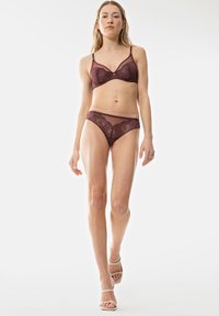 mey String - indigo rose