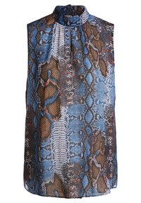 Top senza maniche in tessuto leggero con un motivo a stampa serpente blu, nero e marrone, con collo alto e dettagli plissettati.