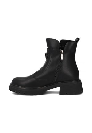 - Ankle boot