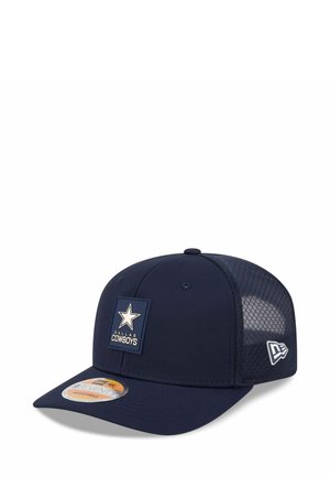Marineblaue Kappe mit strukturiertem Design, Netzrücken und einem Frontpatch mit einem Stern und dem Text "Dallas Cowboys". Verstellbare Passform.