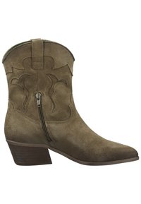 Botas de vaquero de ante marrón con punta afilada, cremallera lateral y costuras decorativas en la parte superior. Tacón bajo y apilado.