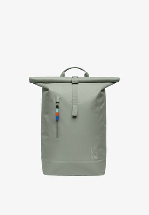 Rolltop rugzak in lichtgroen, gemaakt van waterdicht materiaal. Bevat een zijrits zak met kleurrijke accenten en een strakke sluiting aan de voorkant.
