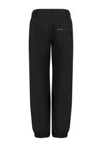 Zwarte broek met een elastische tailleband en gathered manchetten. Voorzien van een ritssluitingsachterzak en een gladde, lichte stof.