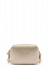 Sac à main rectangulaire beige en matériau texturé avec logo embossé "LIU•JO MILANO", équipé d'une fermeture à glissière et d'une bandoulière ajustable.