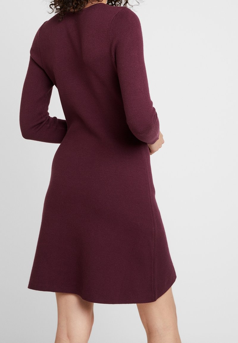 ONLY Robe pull bordeaux (Seconde main) ZALANDO