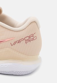 Nike Performance COURT AIR ZOOM VAPOR PRO - Sapatilhas de ténis para vários pisos - pearl white/canyon rust/white