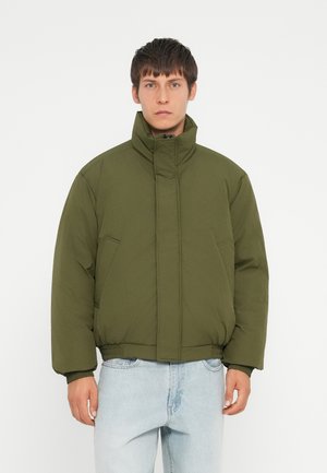 Olive green padded jacket with a high collar, front zipper, and elastic cuffs. Features two side pockets and a cropped design.