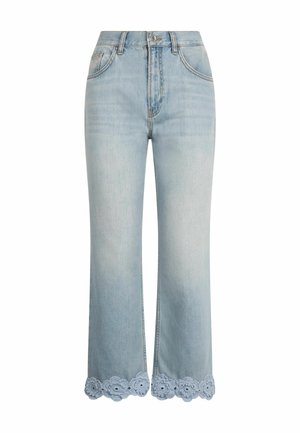 Jeans en denim bleu clair avec une taille haute et une jambe large. Présente une bordure en crochet floral à l'ourlet, ajoutant de la texture et du détail.