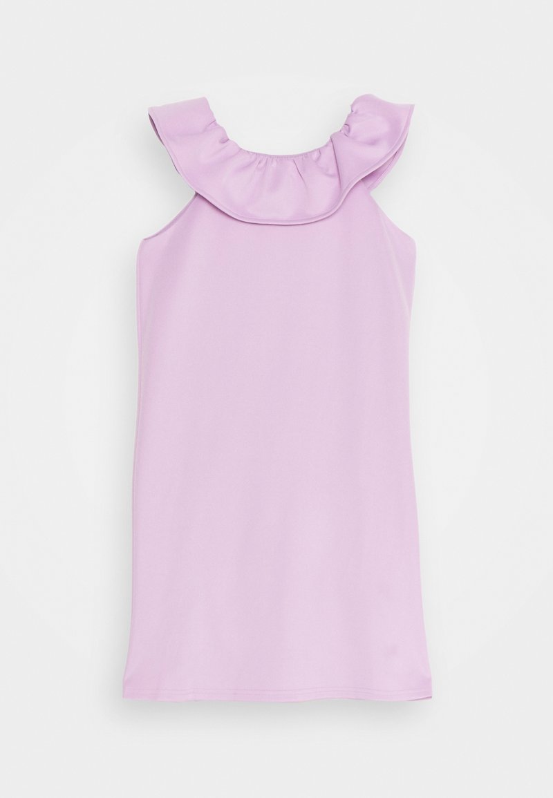 Ärmelloses hellviolettes Kleid mit gerafftem Ausschnitt und geradem Saum, vor weißem Hintergrund präsentiert.