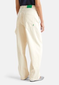 United Colors of Benetton Jeans Relaxed Fit - white