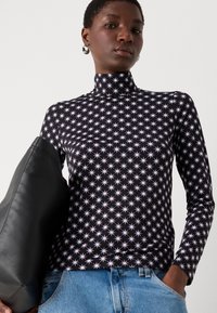 Marc Cain Pikkade varrukatega topp - black/white