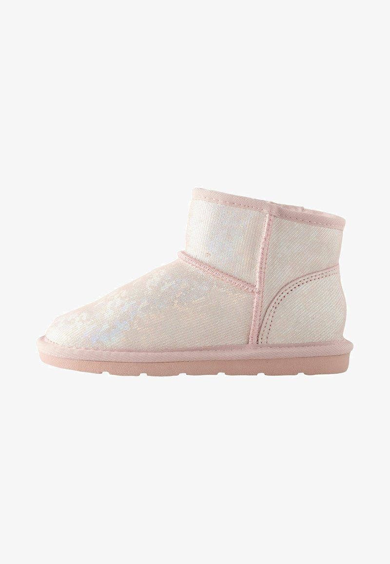 Hellrosa Knöchelhohe Hausschuhe mit einem weichen, strukturierten Obermaterial und flacher Gummisohle, für den Innenbereich und Komfort konzipiert.