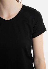 Knit Factory Basic T-shirt - black