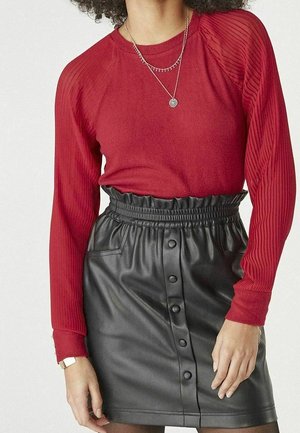 Top s dlouhým rukávem - red