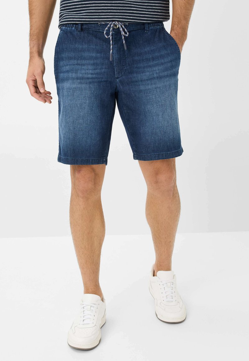 Shorts in denim blu scuro, con vita elasticizzata e coulisse, tasche ventilate e taglio dritto con orli arrotolati.