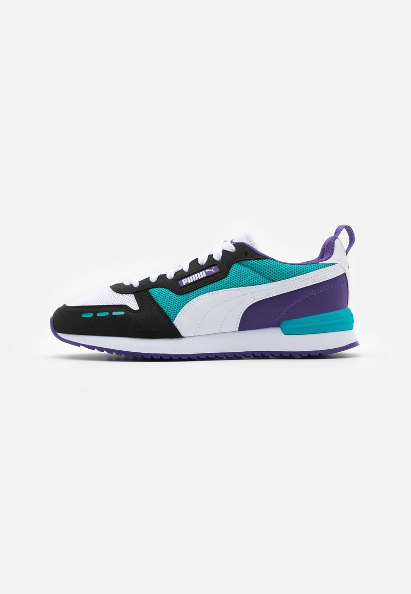 Baskets Puma avec une tige en mesh noire, blanche et turquoise, des accents violet, une semelle coussinée et un design de semelle extérieure texturée.