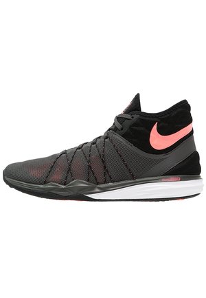 Sort og grå højtop atletiksko med pink Nike swoosh, sorte snørebånd og hvid sål mærket Dual Fusion.