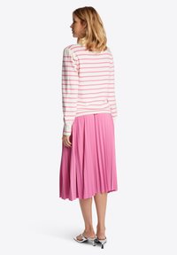 Rich & Royal MIT MOCKNECK - Strickpullover - pink power