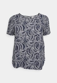 Mörkblå kortärmad topp med ett snurrande vitt abstrakt mönster, rund halsringning och en avslappnad passform med något rundad nederkant.