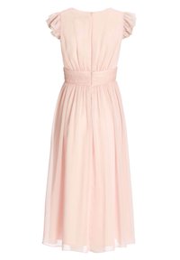 Vue de dos d'une robe rose pâle longueur au sol avec manches courtes à volants et taille froncée.