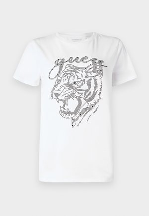 Weißes Baumwoll-T-Shirt mit einem grafischen Tiger-Muster in schwarzen Punkten und dem Schriftzug "guess" über dem Bild, mit Rundhalsausschnitt und kurzen Ärmeln.